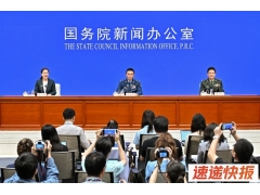 阅兵时长约70分钟，部分陆海空基战略重器、高超